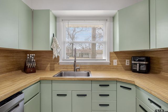 2812 Meadowlark, Tyler, TX 75701