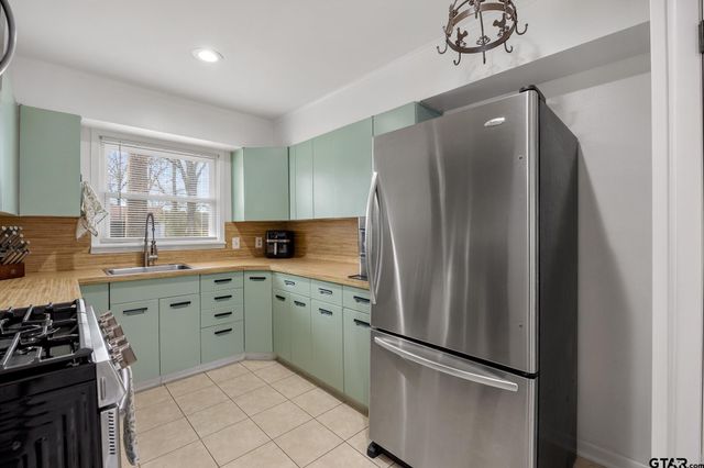 2812 Meadowlark, Tyler, TX 75701