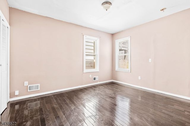 311 Paxton St, Paterson City, NJ 07503