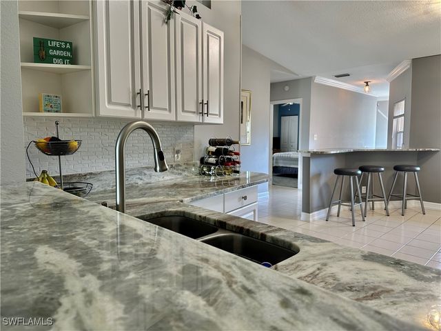 9165 Michael CIR 1002, Naples, FL 34113