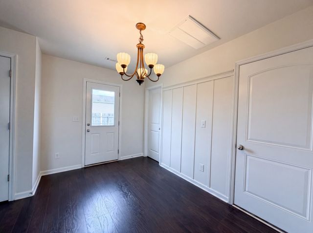 2715 Swarm Ct, Columbia, TN 38401