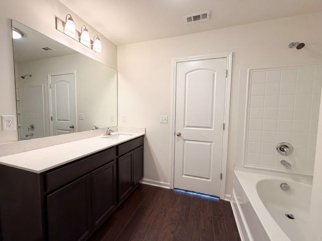 2715 Swarm Ct, Columbia, TN 38401
