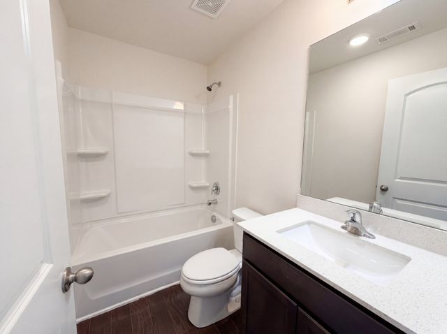 2715 Swarm Ct, Columbia, TN 38401