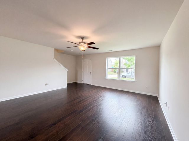2715 Swarm Ct, Columbia, TN 38401