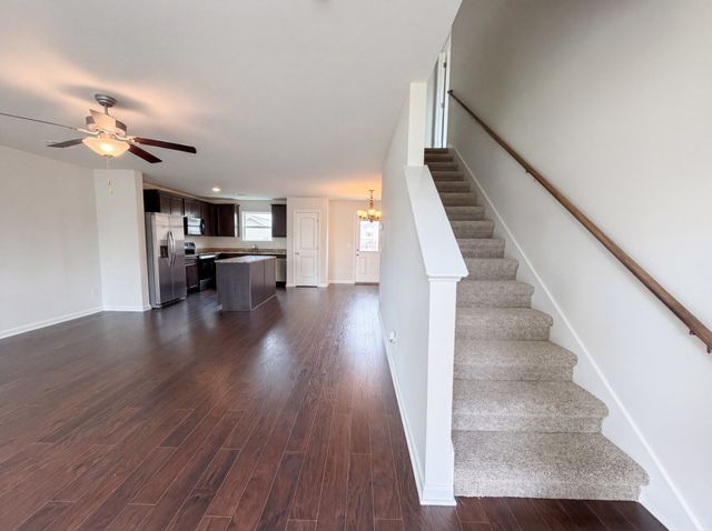 2715 Swarm Ct, Columbia, TN 38401