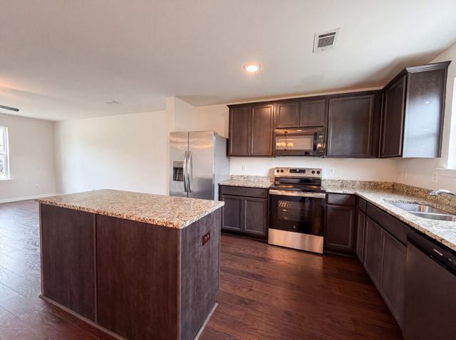 2715 Swarm Ct, Columbia, TN 38401