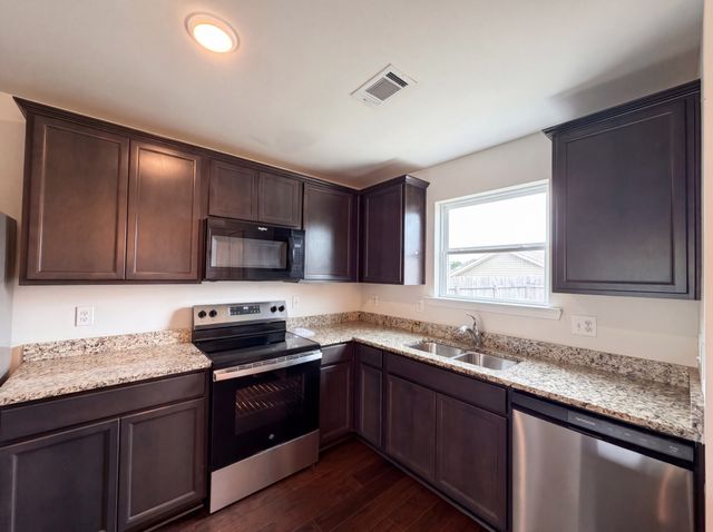 2715 Swarm Ct, Columbia, TN 38401