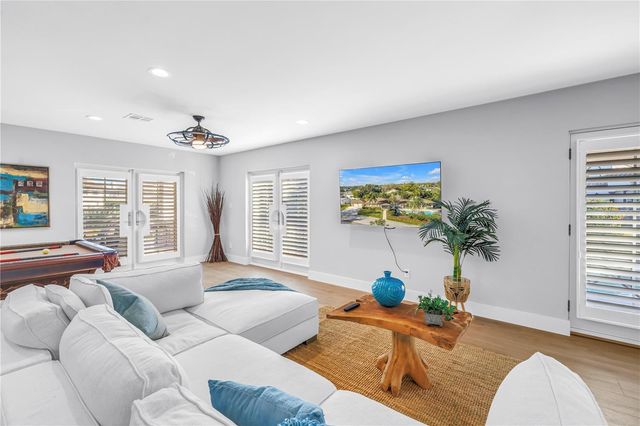 134 RIVIERA WAY NE, St Petersburg, FL 33704