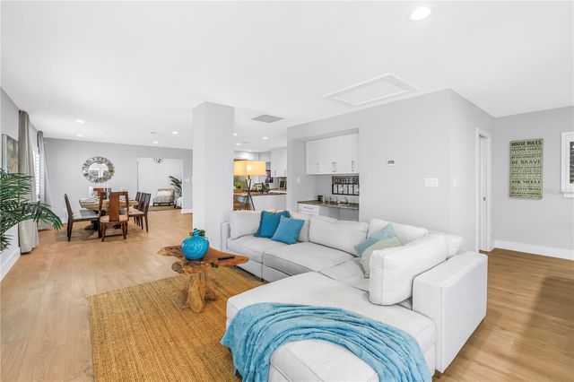 134 RIVIERA WAY NE, St Petersburg, FL 33704