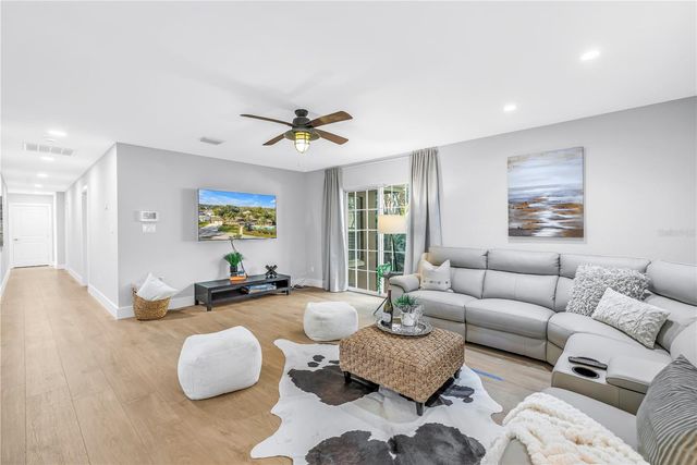 134 RIVIERA WAY NE, St Petersburg, FL 33704