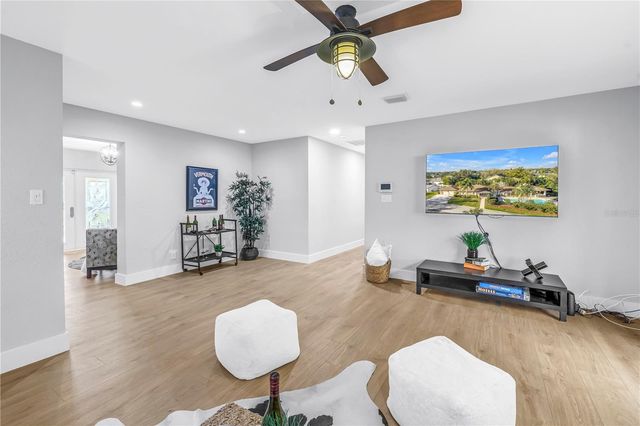 134 RIVIERA WAY NE, St Petersburg, FL 33704