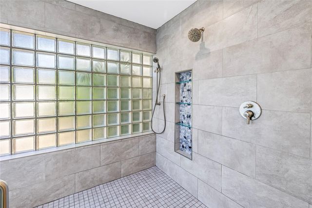 134 RIVIERA WAY NE, St Petersburg, FL 33704