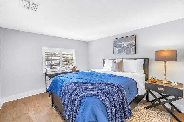 134 RIVIERA WAY NE, St Petersburg, FL 33704