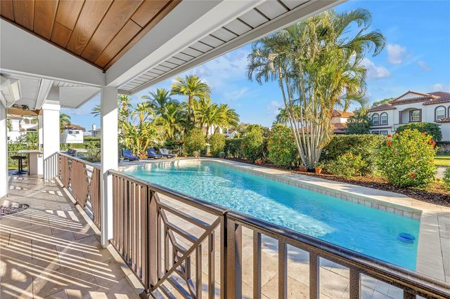 134 RIVIERA WAY NE, St Petersburg, FL 33704