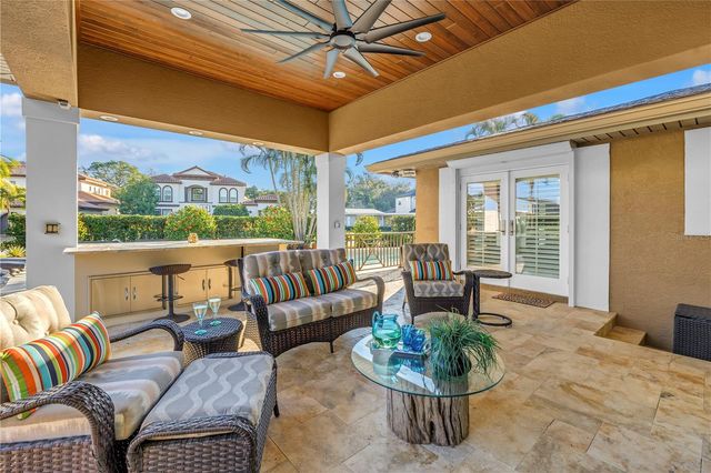 134 RIVIERA WAY NE, St Petersburg, FL 33704