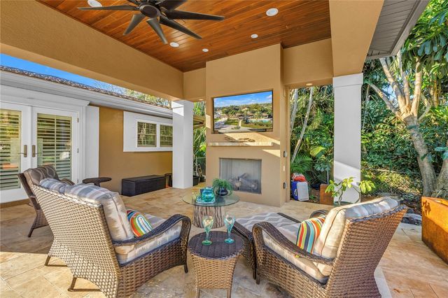 134 RIVIERA WAY NE, St Petersburg, FL 33704