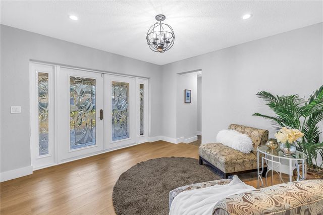 134 RIVIERA WAY NE, St Petersburg, FL 33704