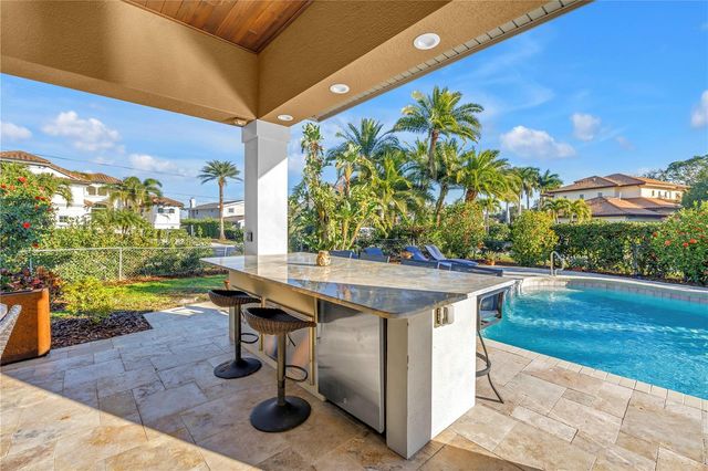 134 RIVIERA WAY NE, St Petersburg, FL 33704