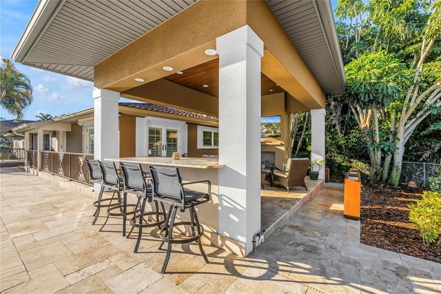 134 RIVIERA WAY NE, St Petersburg, FL 33704