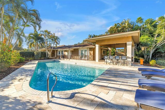 134 RIVIERA WAY NE, St Petersburg, FL 33704