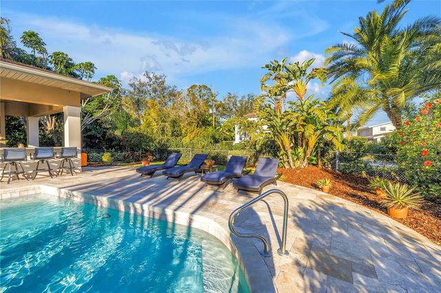 134 RIVIERA WAY NE, St Petersburg, FL 33704