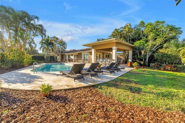 134 RIVIERA WAY NE, St Petersburg, FL 33704