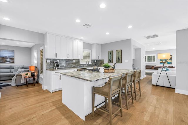 134 RIVIERA WAY NE, St Petersburg, FL 33704