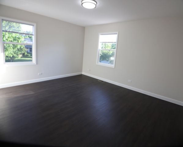 14 Edgewood Road, Vernon Hills, IL 60061