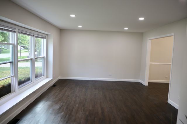 14 Edgewood Road, Vernon Hills, IL 60061
