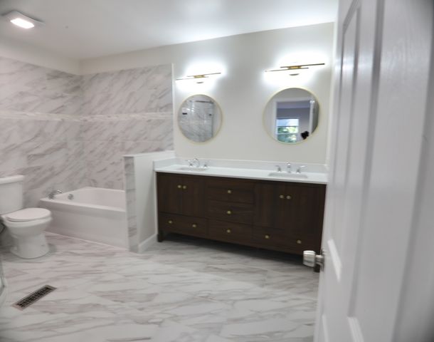 14 Edgewood Road, Vernon Hills, IL 60061