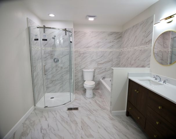 14 Edgewood Road, Vernon Hills, IL 60061