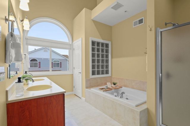 3003 Maple Brook Rd 3003, Bellingham, MA 02019