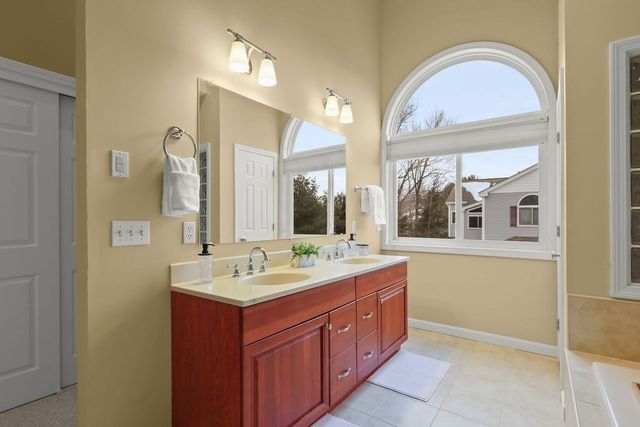 3003 Maple Brook Rd 3003, Bellingham, MA 02019