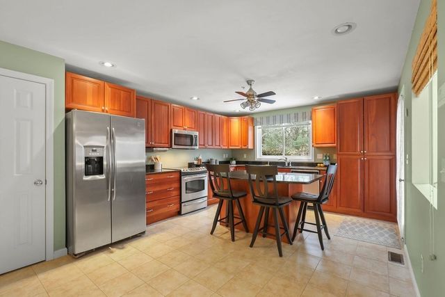 3003 Maple Brook Rd 3003, Bellingham, MA 02019