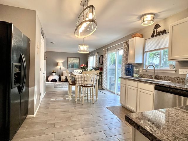 1629 Cloverdale Way, Belvidere, IL 61008