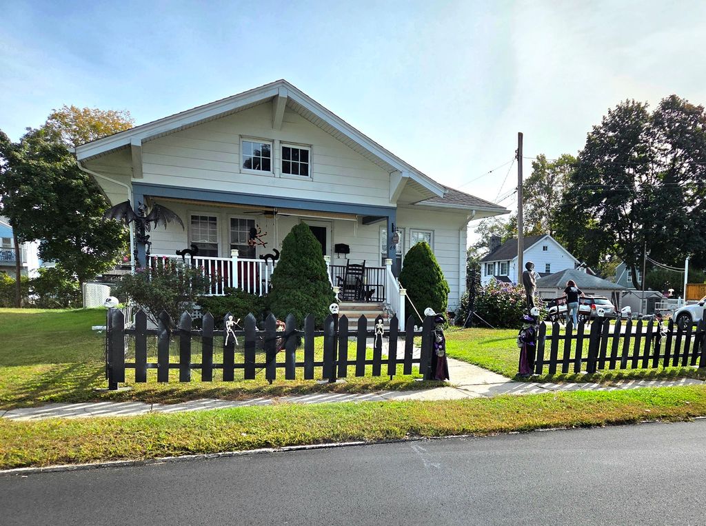 69 North Hoadley Street, Naugatuck, CT 06770