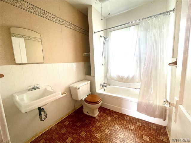 75 Harding Road, Buffalo, NY 14220