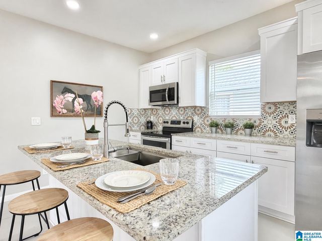 2610 AVENUE F, Birmingham, AL 35218