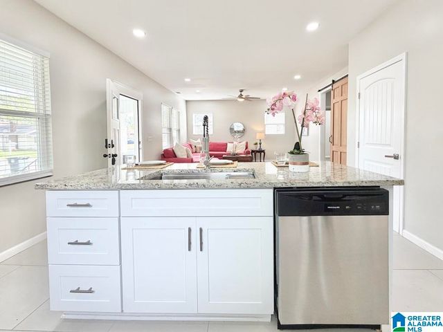 2610 AVENUE F, Birmingham, AL 35218