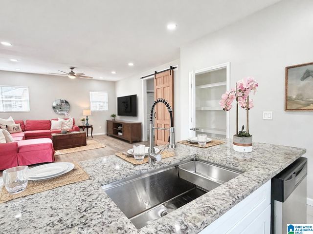2610 AVENUE F, Birmingham, AL 35218