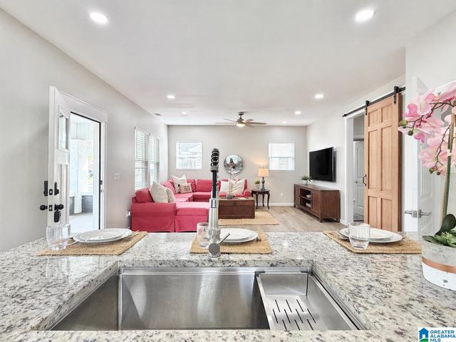 2610 AVENUE F, Birmingham, AL 35218
