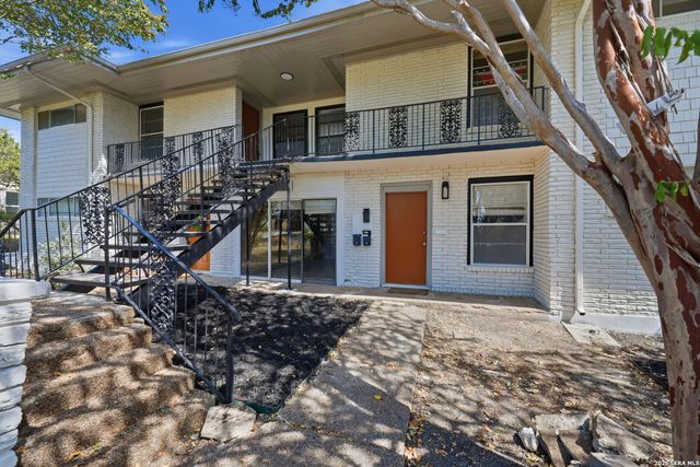 1157 Garraty Rd Apt C, Terrell Hills, TX 78209