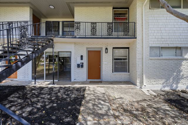 1157 Garraty Rd Apt C, Terrell Hills, TX 78209