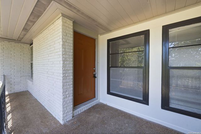 1157 Garraty Rd Apt C, Terrell Hills, TX 78209