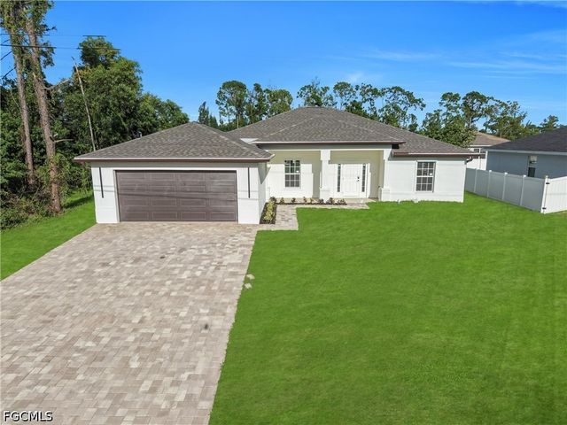 3449 NE 8th PL, Cape Coral, FL 33909