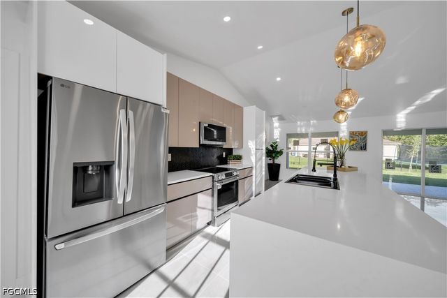 3449 NE 8th PL, Cape Coral, FL 33909