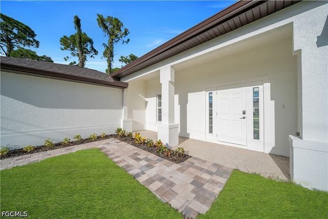 3449 NE 8th PL, Cape Coral, FL 33909