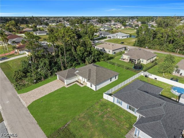 3449 NE 8th PL, Cape Coral, FL 33909