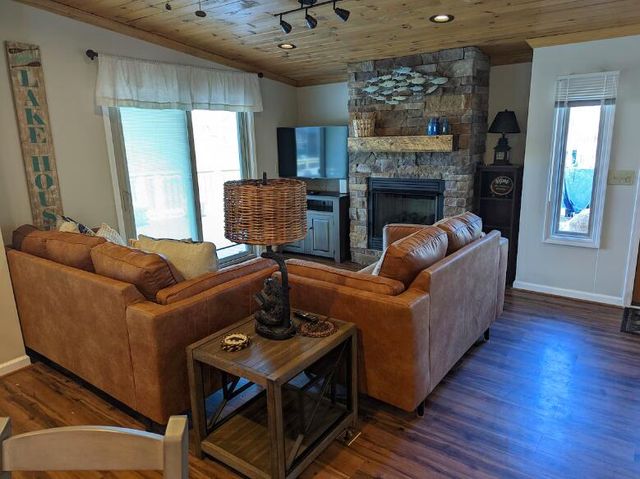 102 Hiram WAY, Huddleston, VA 24104