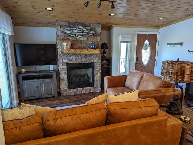 102 Hiram WAY, Huddleston, VA 24104